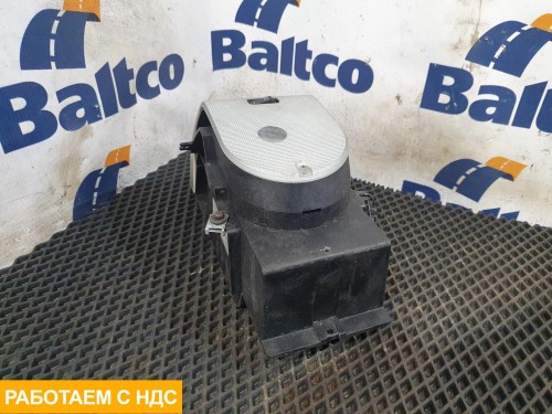 Плафон салонный левый